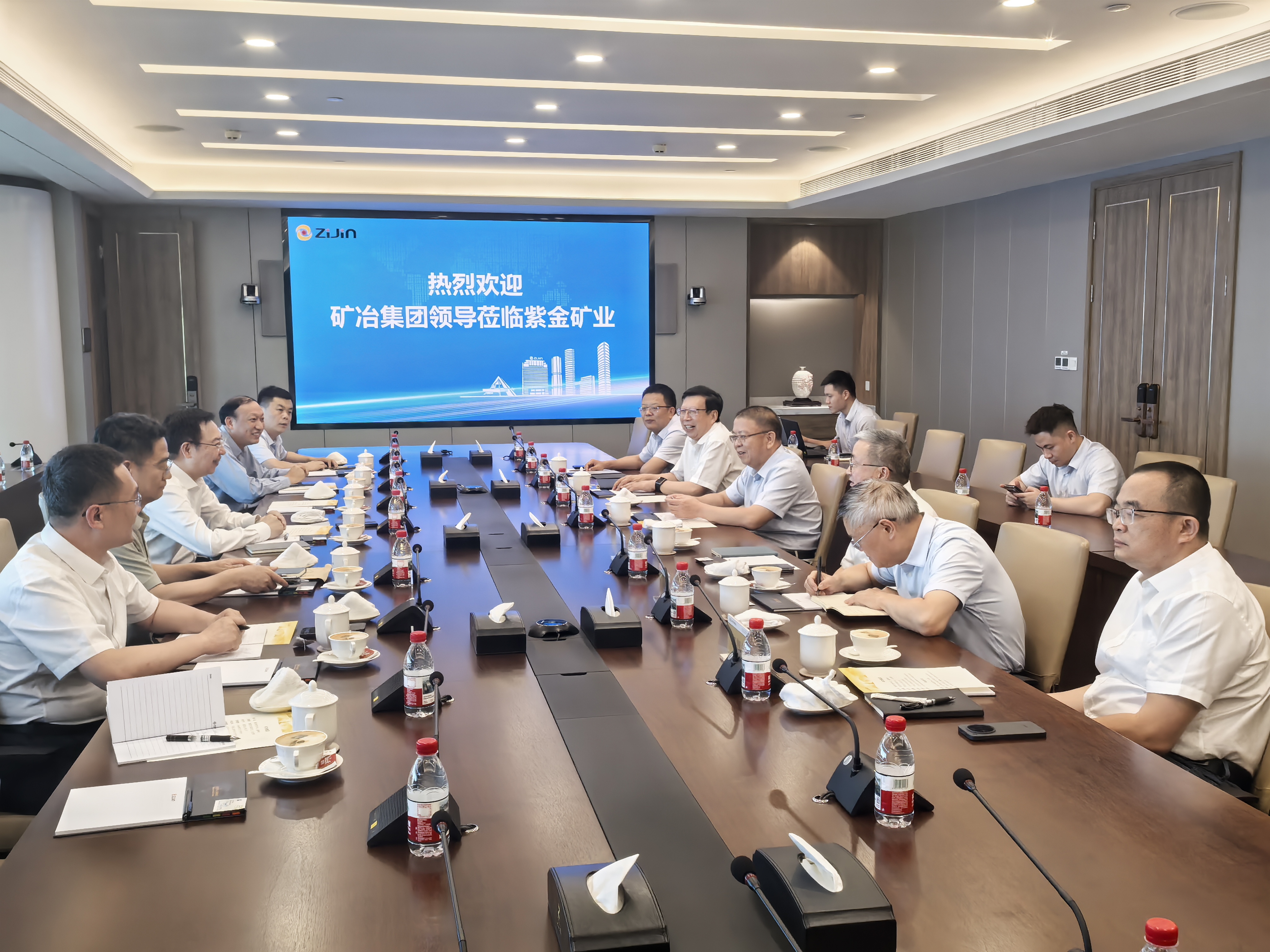 星空体育·（中国）官方网站-STARSKY SPORT党委书记、董事长韩龙，党委副书记、总经理王晓亮一行到访紫金矿业.jpg